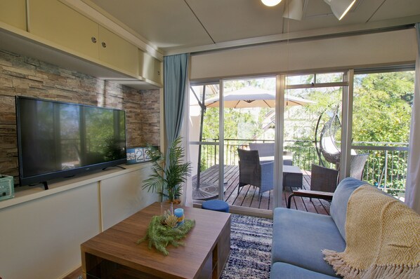 Private Vacation Home | Living room