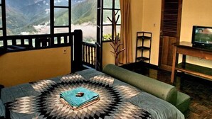 Individually decorated, free WiFi, bed sheets - Hotel Esmeralda (Coroico)