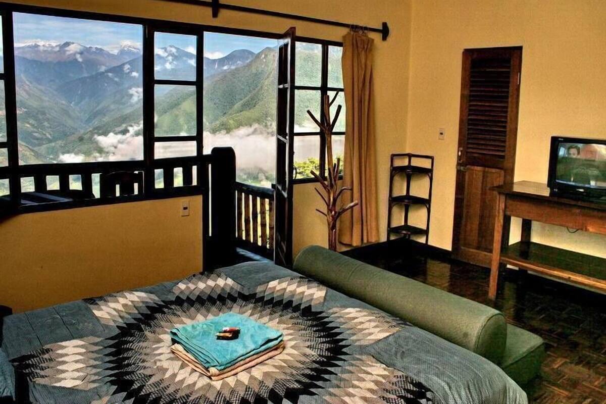 Individually decorated, free WiFi, bed sheets