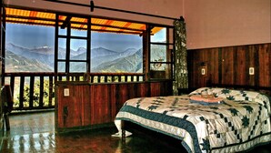 Classic Suite | Individually decorated, free WiFi, bed sheets - Hotel Esmeralda (Coroico)