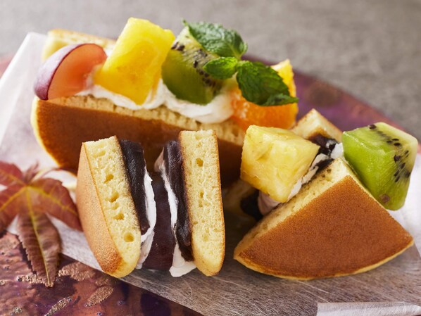 A dessert with various fruits and a slice of cake. - Kamenoi Hotel Nara (Nara)