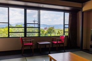 Cofres nos quartos, cortinas blackout, Wi-Fi de cortesia