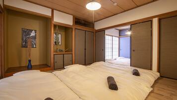 House, 5 Bedrooms | 5 bedrooms, desk, free WiFi