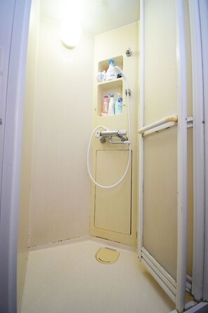 Apartment | Bathroom | Shower, free toiletries, hair dryer, slippers - Start One Home Torigoe 101 (Tokyo)