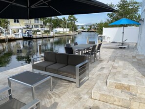 Outdoor dining - New Construction home. 50' Dock w/ Pool & Hot Tub. Just S. of Tavernier Creek (Tavernier)