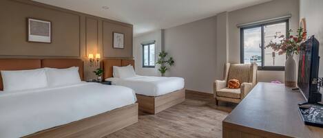 Deluxe Triple Room | Living area