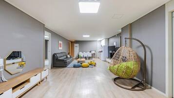 Large Studio | Individually decorated, individually furnished, free WiFi, bed sheets