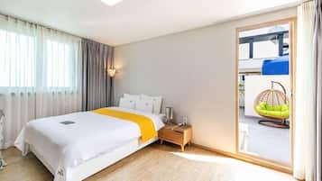 Penthouse | Individually decorated, individually furnished, free WiFi, bed sheets