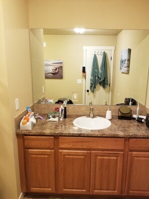 Combined shower/tub, hair dryer, towels, soap - Country style elegance--Harvest House apt now with full kitchen (Sunnyside)