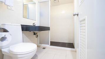 Shower, eco-friendly toiletries, hair dryer, slippers