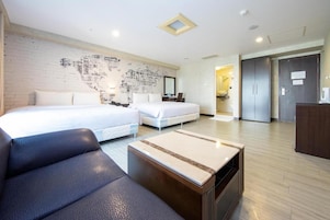 Family Quadruple Room | Iron/ironing board, free WiFi, bed sheets