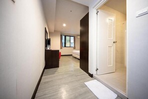 Habitación clásica doble | Tabla de planchar con plancha, wifi gratis, ropa de cama