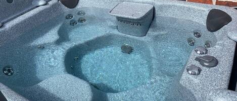 Tina de hidromasaje al aire libre