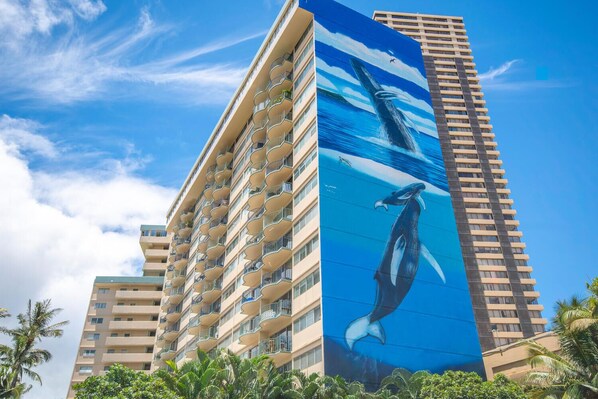 Exterior - 2 Bedroom Condo in Waikiki, FREE PARKING (Honolulu)