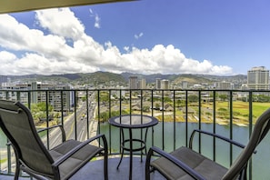 Property grounds - 2 Bedroom Condo in Waikiki, FREE PARKING (Honolulu)