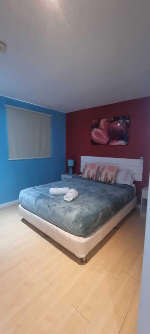 Habitación estándar doble | Caja fuerte, cortinas opacas, wifi gratis y ropa de cama
