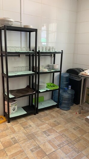 Réfrigérateur, grille-pain, produits de nettoyage écologiques fournis