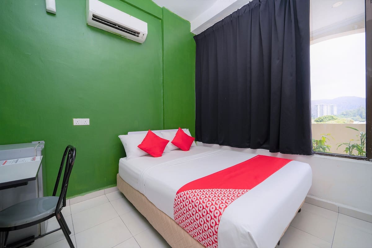 Desk, free WiFi, bed sheets