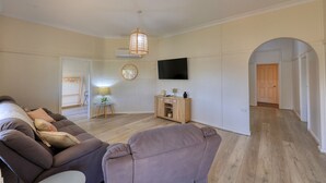 Cottage Deluxe, 4 camere da letto | Soggiorno | Smart TV