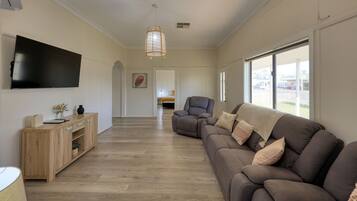 Deluxe Cottage, 4 Bedrooms | Living area | Smart TV
