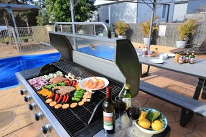Outdoor dining - Castlereagh Lodge Motel (Coonamble)