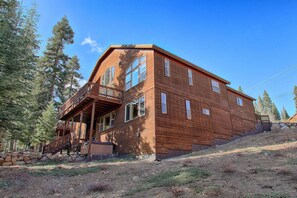Exterior - 5bd3ba, sleeps 10 Mountain View Hot Tub/Poker/Pool table, near Ski Resort (Truckee)