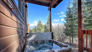 A wooden cabin with a hot tub on a wooden deck, surrounded by trees. - 5bd3ba, sleeps 10 Mountain View Hot Tub/Poker/Pool table, near Ski Resort (Truckee)