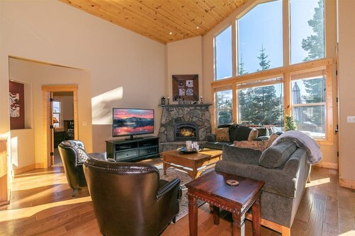 5bd3ba, sleeps 10 Mountain View Hot Tub/Poker/Pool table, near Ski Resort