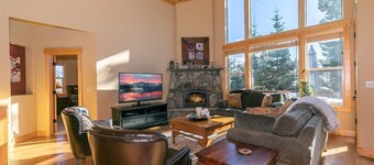 5bd3ba, sleeps 10 Mountain View Hot Tub/Poker/Pool table, near Ski Resort