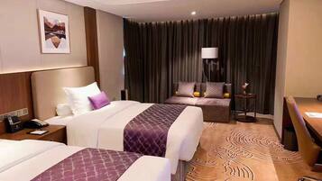 Phòng 2 giường đơn Deluxe | Nệm có lớp đệm bông, két bảo mật tại phòng, bàn, màn/rèm cản sáng