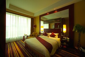 Pillow-top beds, in-room safe, desk, blackout curtains - Grand Soluxe Hotel Gansu (Lanzhou)