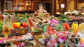 A seafood display with various types of fish and seafood, including a prominent red fish and shrimp, arranged on a table with a glass of wine and a basket of fruits. - Tateyama Onsen Senri no Kaze (Tateyama)