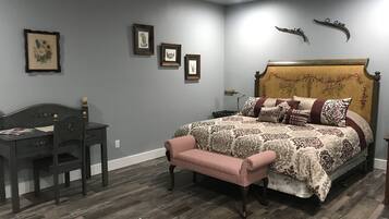 1 camera, una scrivania, ferro/asse da stiro, culla da viaggio