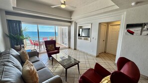 TV, DVD player - Las Palmas Resort at Sandy Beach: Condo Grande 602 (Puerto Peñasco)