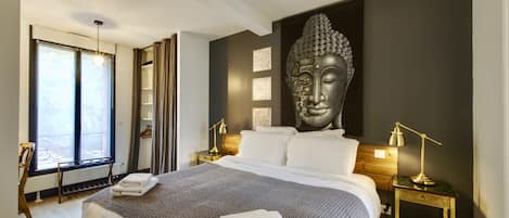 4 bedrooms, in-room safe, desk, iron/ironing board