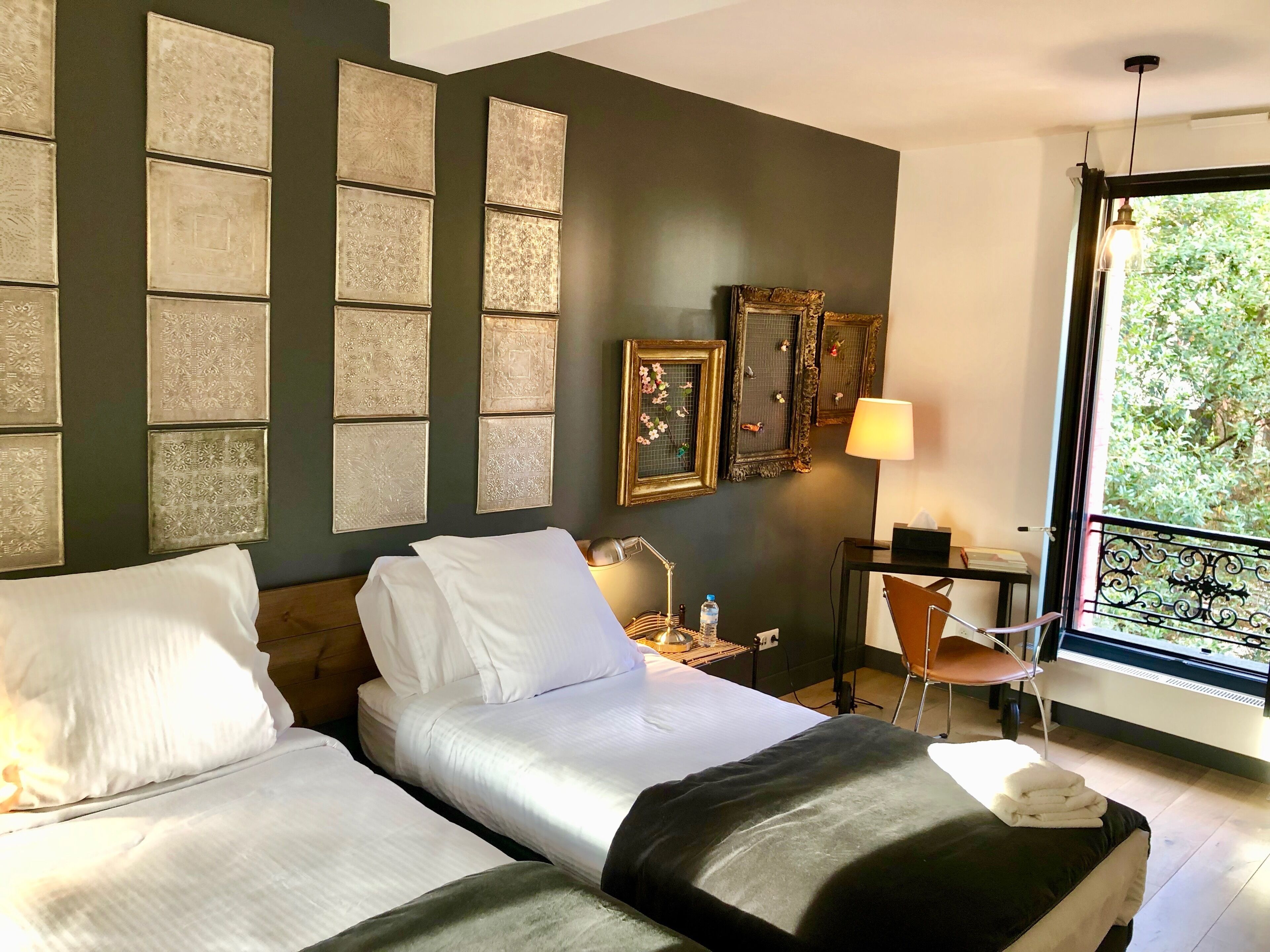 4 Schlafzimmer, Zimmersafe, Schreibtisch, Bügeleisen/Bügelbrett