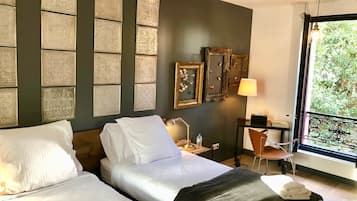 4 Schlafzimmer, Zimmersafe, Schreibtisch, Bügeleisen/Bügelbrett