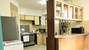 Executive Suite, 2 Bedrooms, Ensuite, City View | Private kitchen - Parklands Villa Hotel (Nairobi)