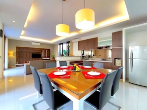 Luxury Villa, 3 Bedrooms | In-room dining