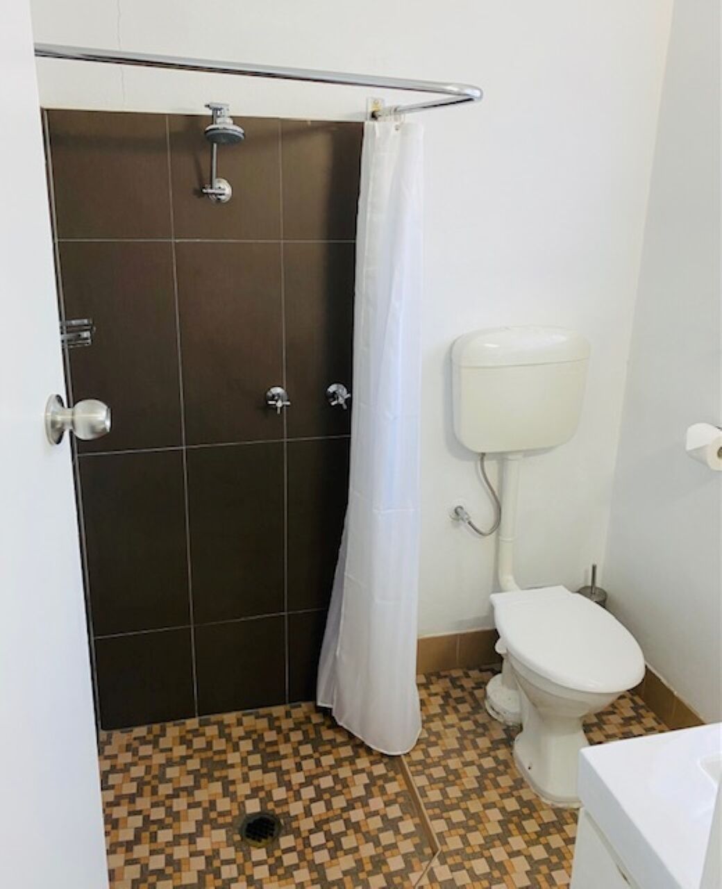 Een douche, handdoeken