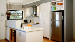 Private kitchen - Sereno Resort (Urangan)