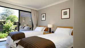 Room - Sereno Resort (Urangan)