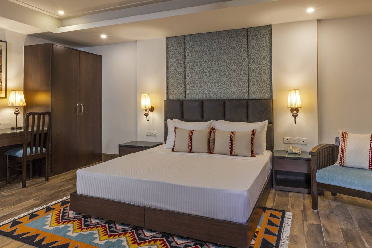 Mandala Suite | Minibar, desk, laptop workspace, iron/ironing board