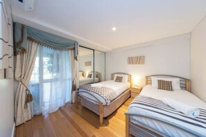 3 quartos, ferros/tábuas de passar roupa, Wi-Fi, roupa de cama