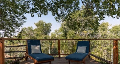 2 Homes, Stunning Mountain Views, Spring Season! Good Value.