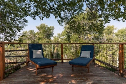 2 Homes, Stunning Mountain Views, Spring Season! Good Value.
