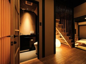 Maison (Private Vacation Home) | Coin séjour | Télévision à écran plat