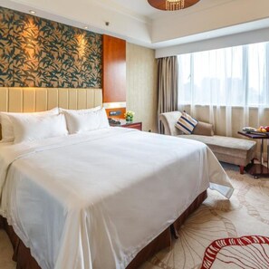 Superior Double Room | Minibar, in-room safe, blackout drapes, free WiFi
