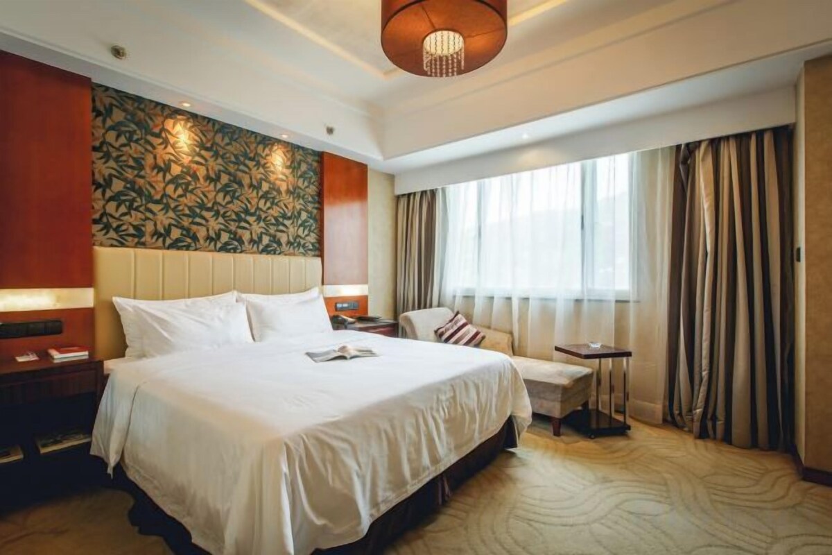 Minibar, caja fuerte, cortinas opacas y wifi gratis