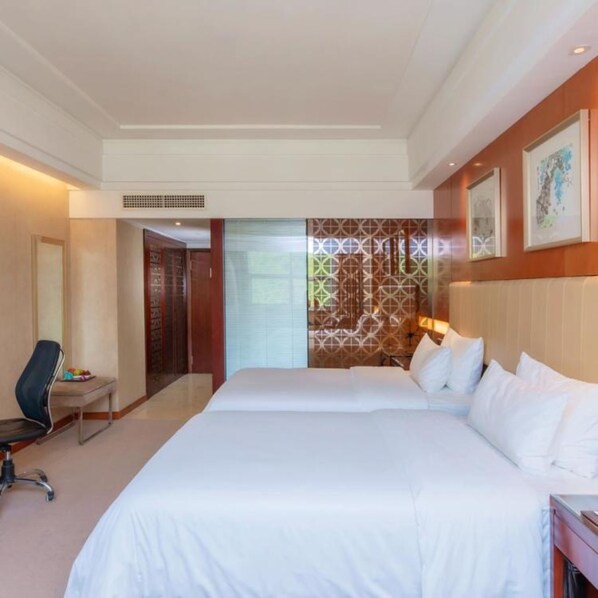 A hotel room with a large bed, a desk, and a chair. There is a window with blinds and a door leading to another room. - Excemon Ruian Sunshine Hotel (Wenzhou)